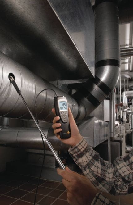 Máy đo gió cánh quạt với cảm biến kính thiên văn – lý tưởng để thực hiện các phép đo luồng không khí trong ống dẫn khí.