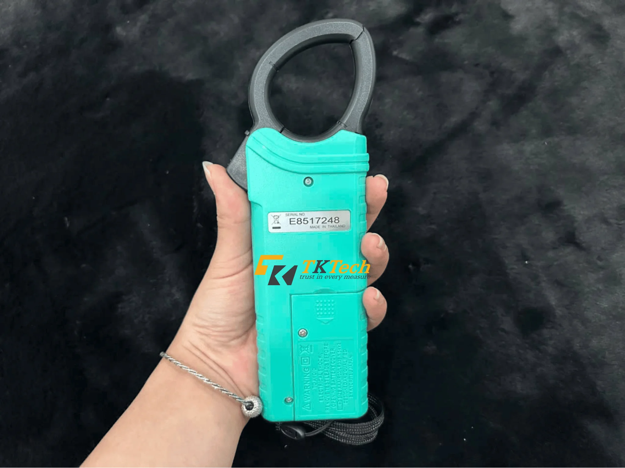 Mặt sau Ampe kìm Kyoritsu 2200