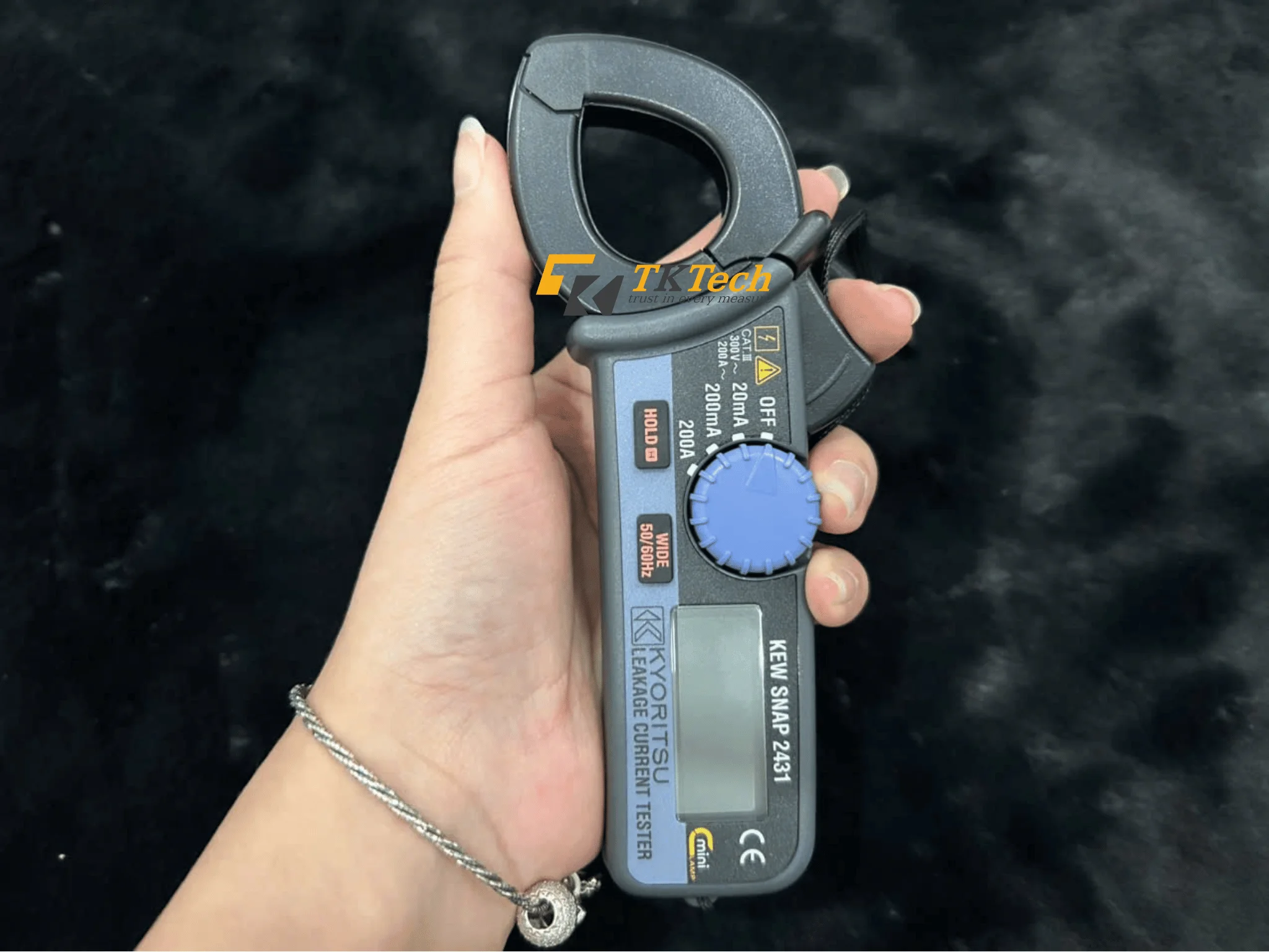 Mặt trước Ampe kìm đo dòng rò Kyoritsu 2431