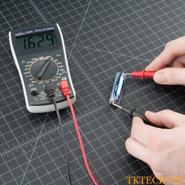Đo điện áp bằng đồng hồ vạn năng điện tử hiện số Đo điện áp bằng đồng hồ vạn năng điện tử hiện số