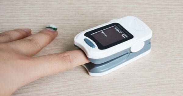 Máy đo cầm tay Omron - Máy đo oxy được dùng nhiều