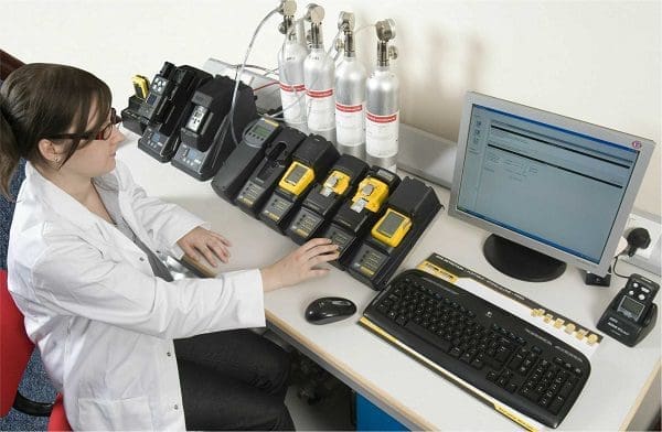 Phòng hiệu chuẩn thiết bị đo 4 khí Phong-hieu-chuan-thiet-bi-do-4-khi