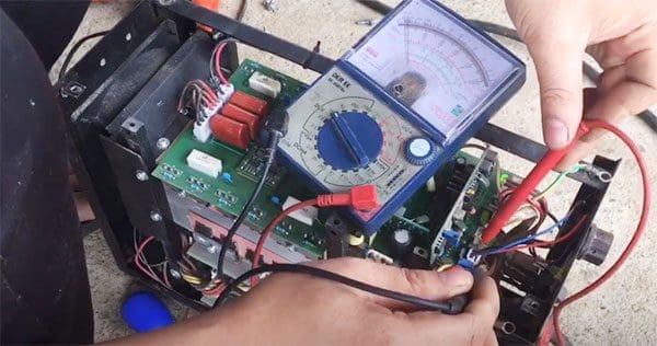 Tiến hành đo chân chiết áp