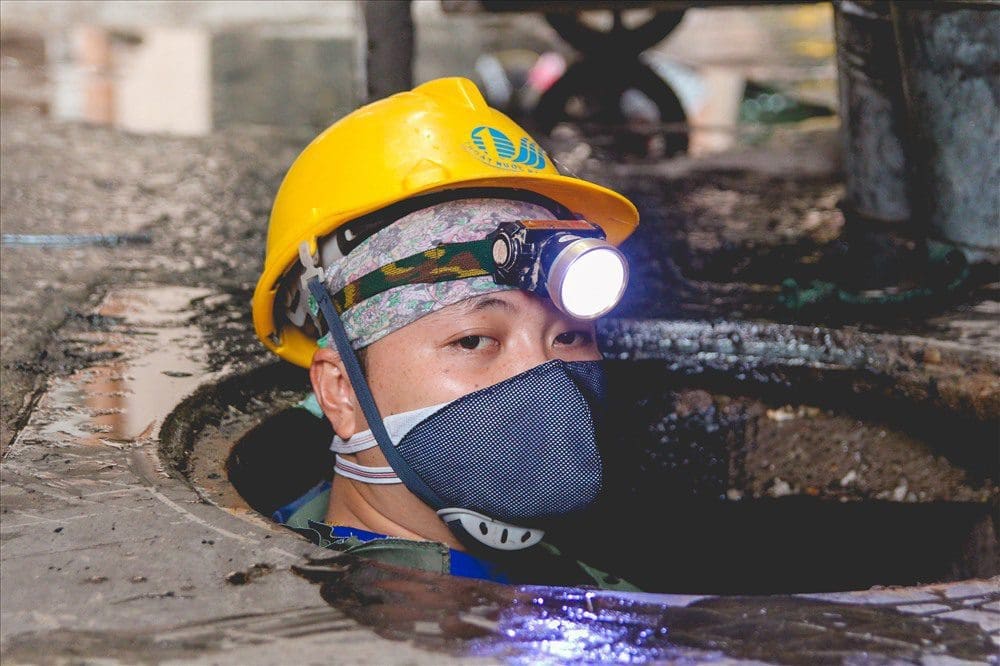 Làm việc trong cống ngầm cần sử dụng nhiều thiết bị chuyên dụng Lam-viec-trong-cong-ngam-can-su-dung-nhieu-thiet-bi-chuyen-dung