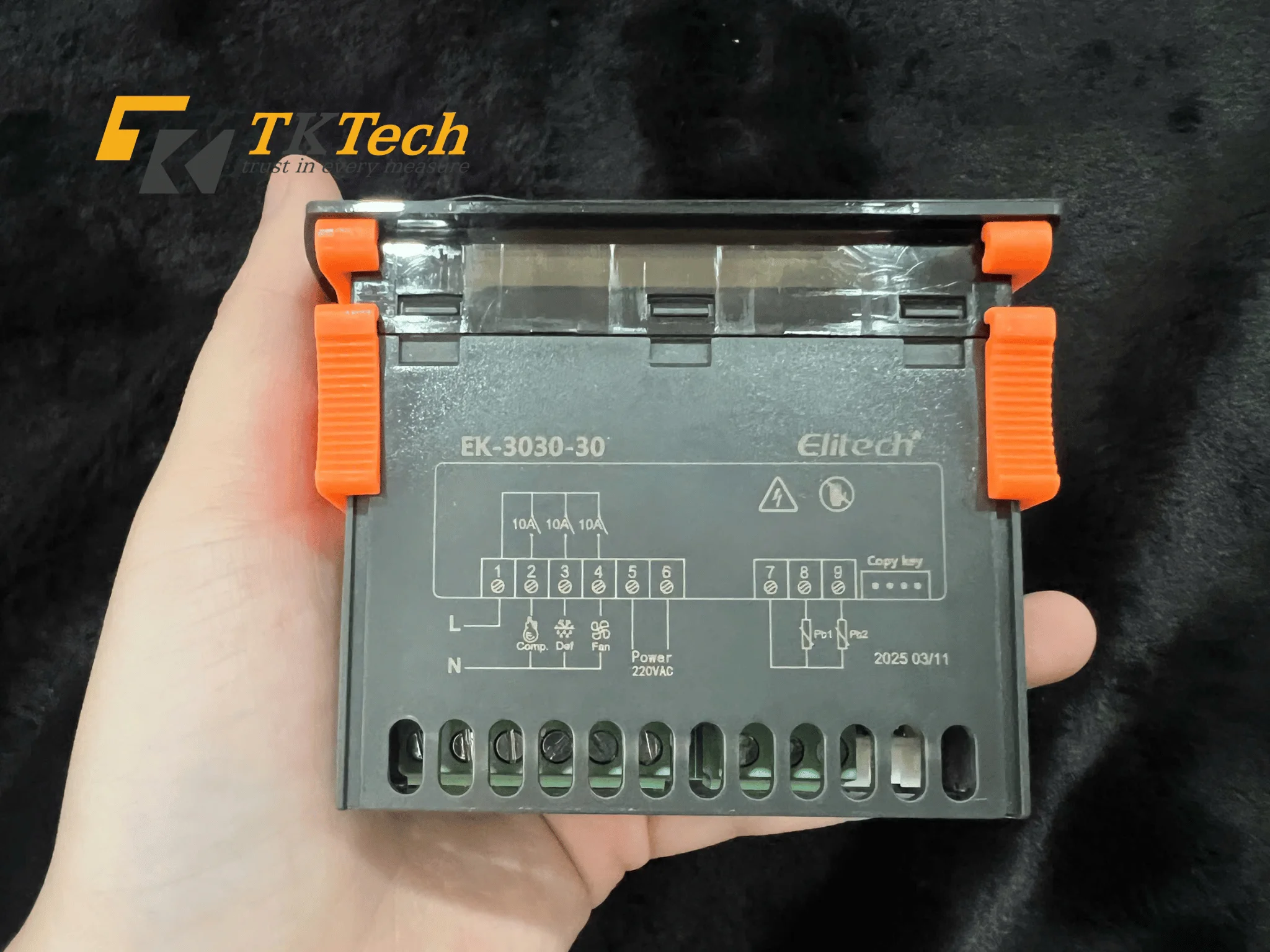 Hình ảnh thực tế Bộ điều khiển nhiệt độ Elitech EK-3030