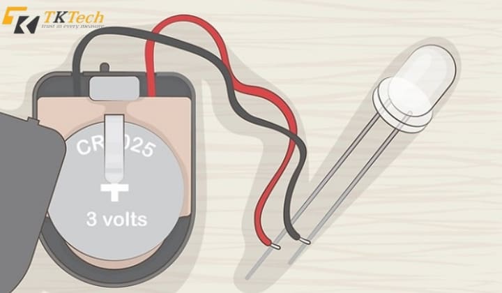 Cách kiểm tra đèn LED sống hay chết bằng đồng hồ vạn năng Kết nối 2 đầu dây với 2 cực của đèn LED