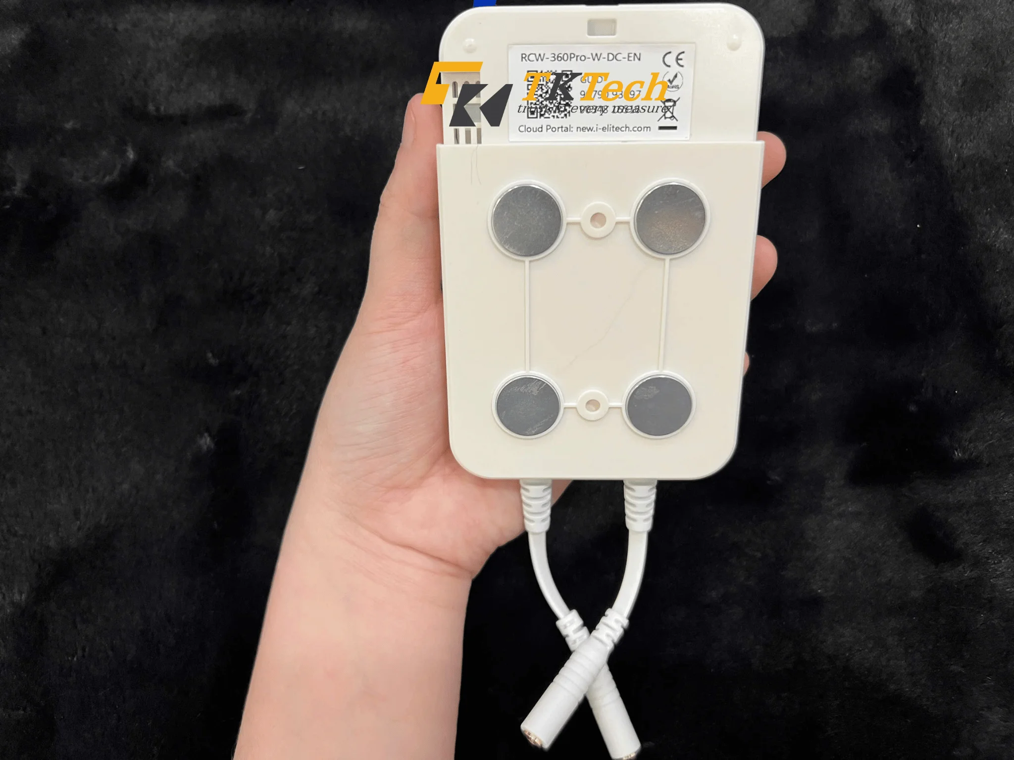 Bộ ghi dữ liệu nhiệt độ, độ ẩm 2 kênh Elitech RCW-360PRO-DC 4G Bộ ghi dữ liệu nhiệt độ, độ ẩm 2 kênh Elitech RCW-360PRO-DC (mặt sau)