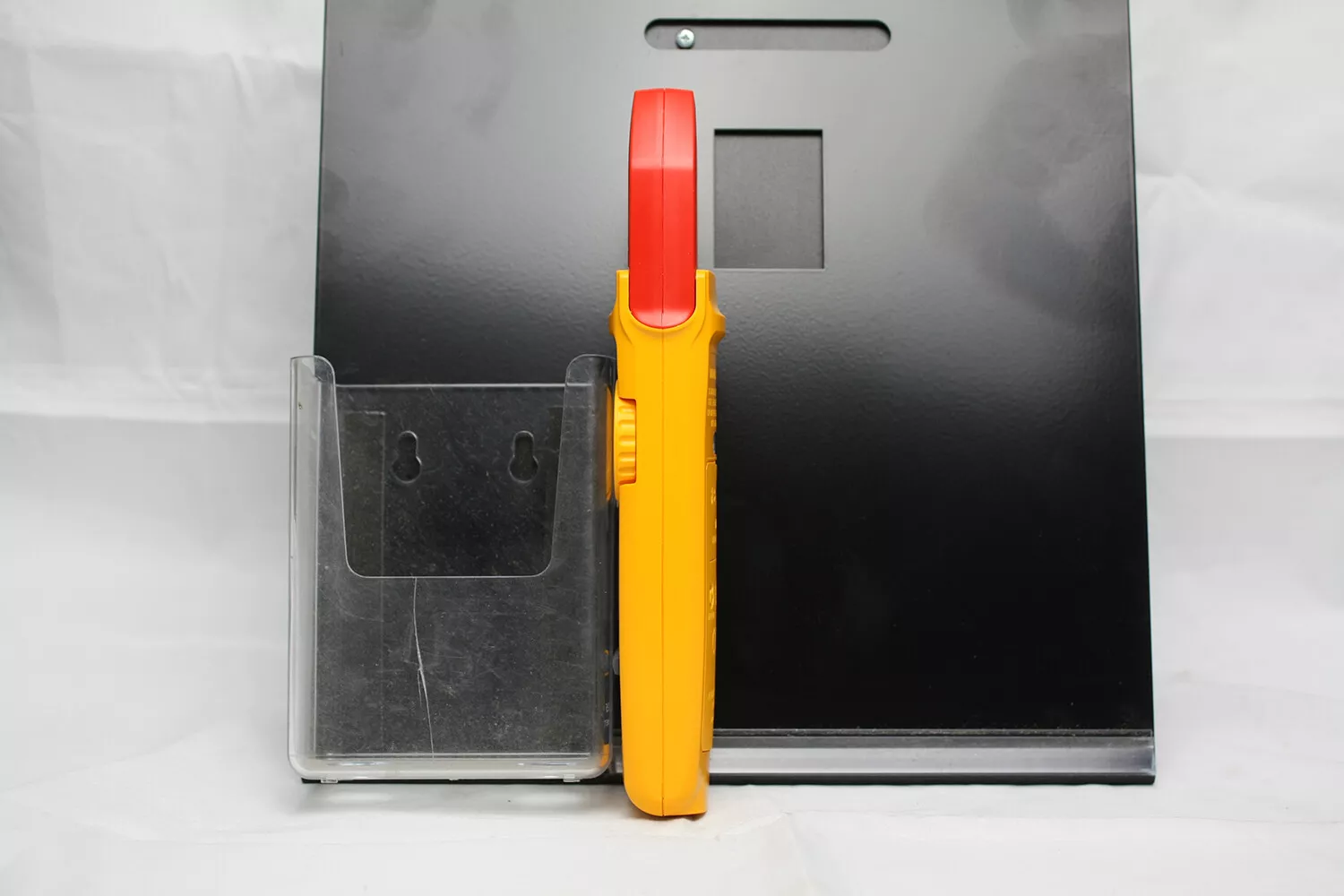 Kích Thức Nhỏ Gọn Của Ampe Kìm Fluke 325 True RMS