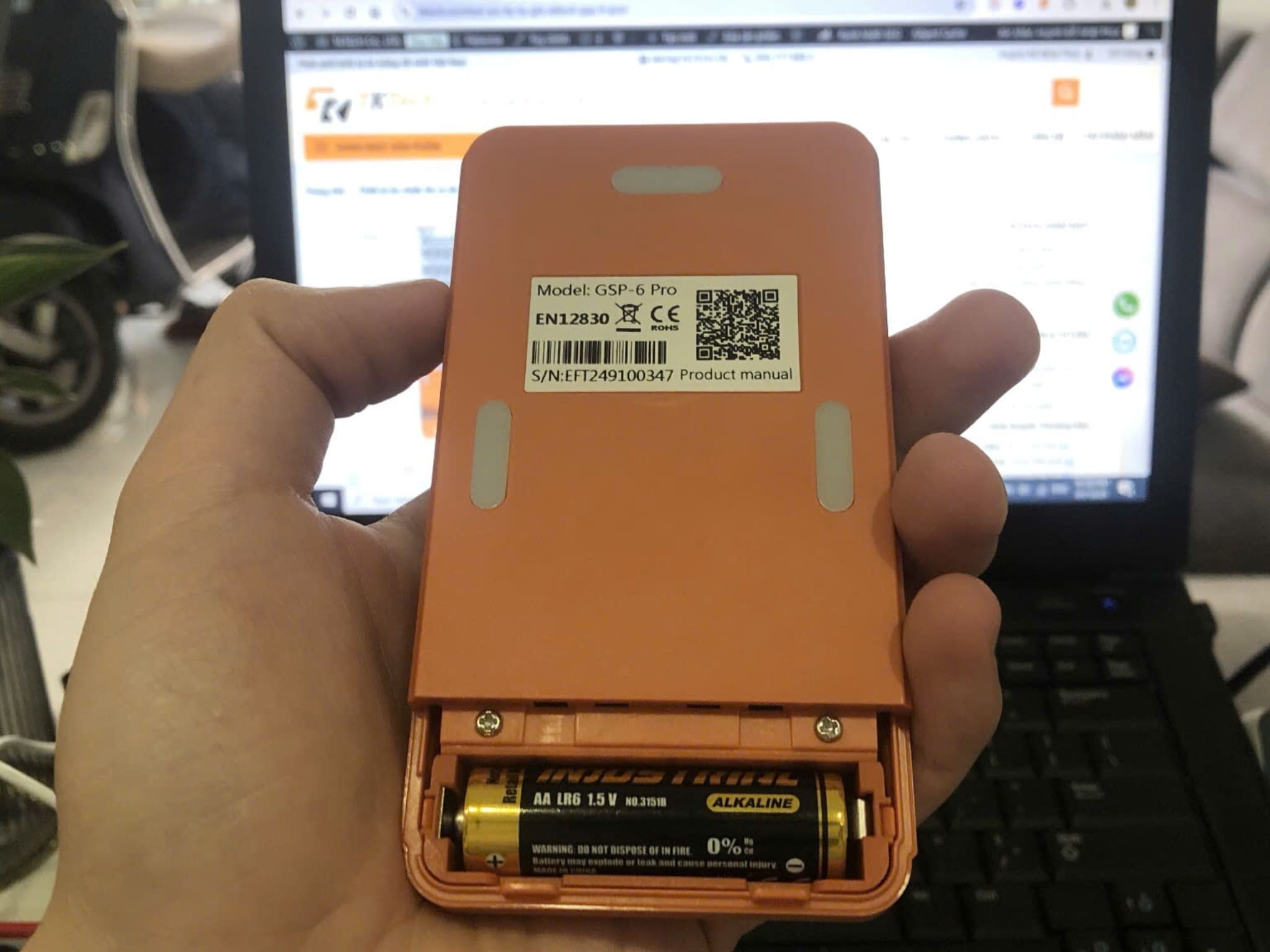 Nhiệt ẩm kế tự ghi Elitech GSP 6 Pro (Hình thực tế vị trí tháo lắp pin)