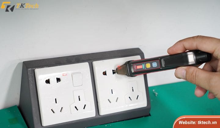 Máy dò điện áp AC Uni-T UT12E-US ung-dung-may-do-dien-ap-ac-ut12e-us